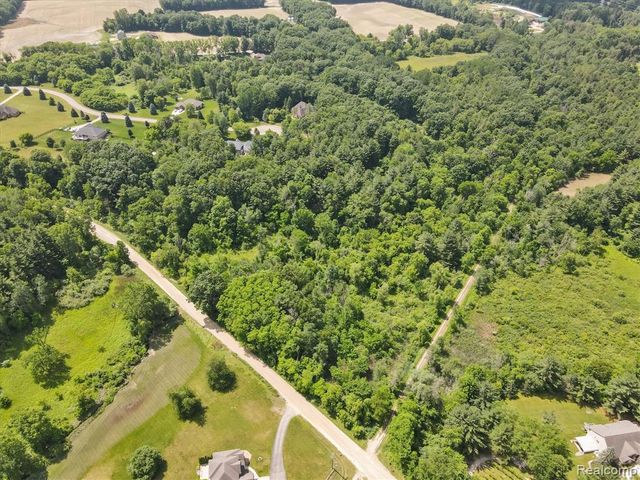 5 Donna, Dryden, MI 48428