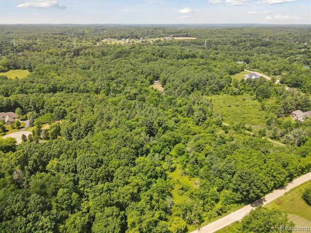 5 Donna, Dryden, MI 48428