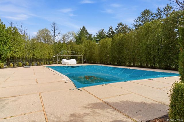44 Villas Circle, Melville, NY 11747