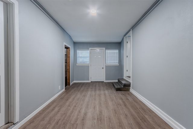 605 Lloyd, Italy, TX 76651