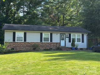 212 E Texas Avenue, Bessemer City, NC 28016