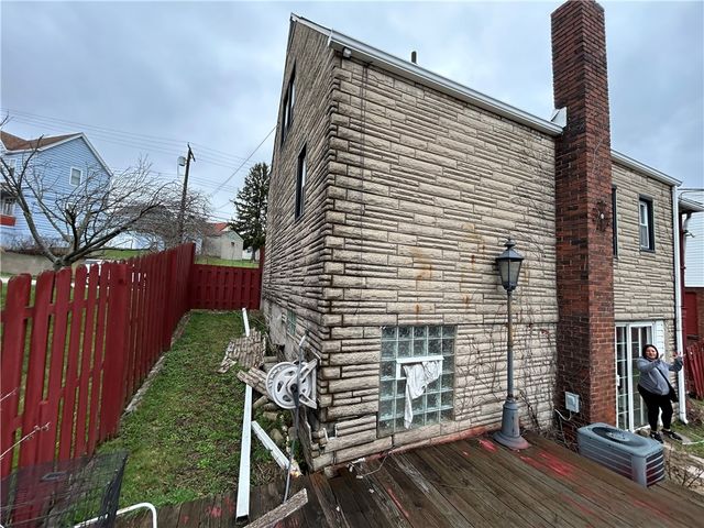 939 Josephine St, N Versailles, PA 15035