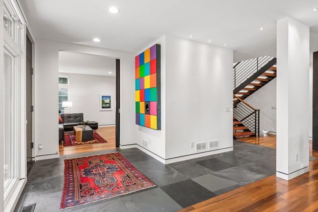 2100 W Lake Of The Isles Parkway, Minneapolis, MN 55405