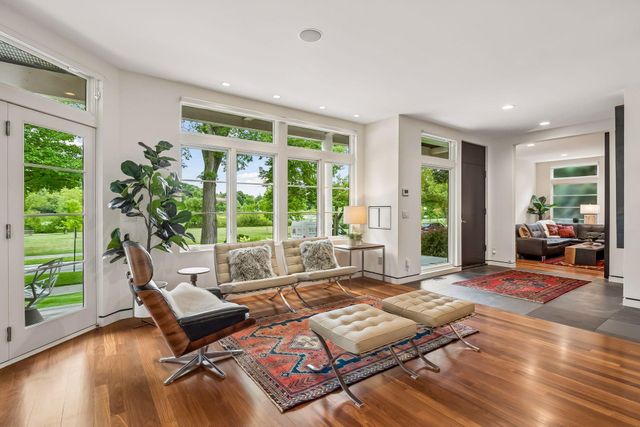 2100 W Lake Of The Isles Parkway, Minneapolis, MN 55405