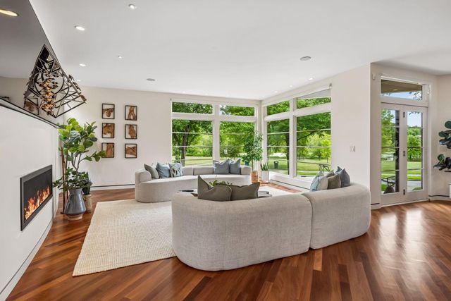 2100 W Lake Of The Isles Parkway, Minneapolis, MN 55405