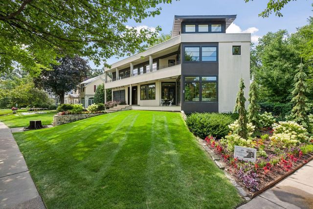 2100 W Lake Of The Isles Parkway, Minneapolis, MN 55405
