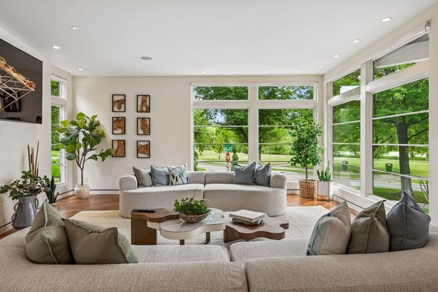 2100 W Lake Of The Isles Parkway, Minneapolis, MN 55405