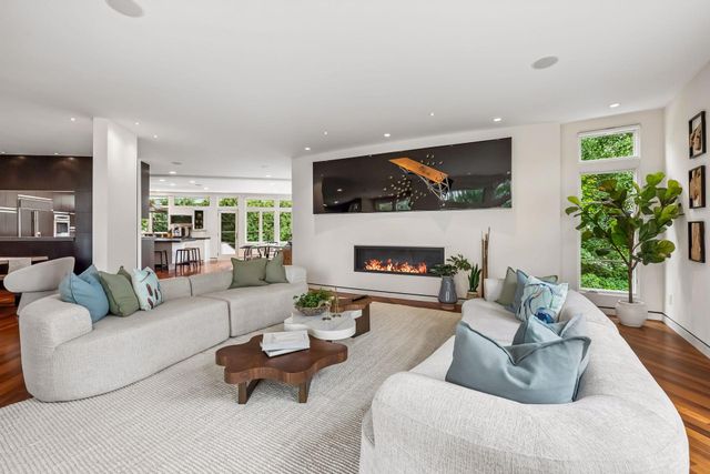 2100 W Lake Of The Isles Parkway, Minneapolis, MN 55405