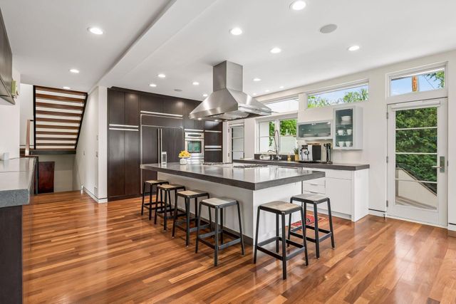 2100 W Lake Of The Isles Parkway, Minneapolis, MN 55405