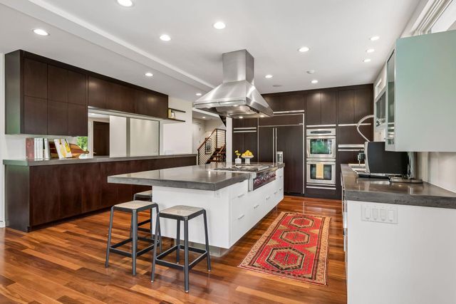 2100 W Lake Of The Isles Parkway, Minneapolis, MN 55405