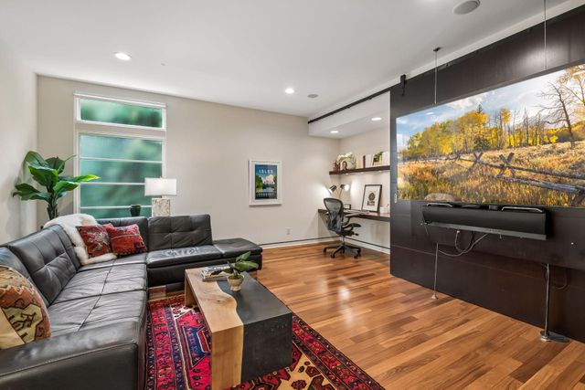 2100 W Lake Of The Isles Parkway, Minneapolis, MN 55405