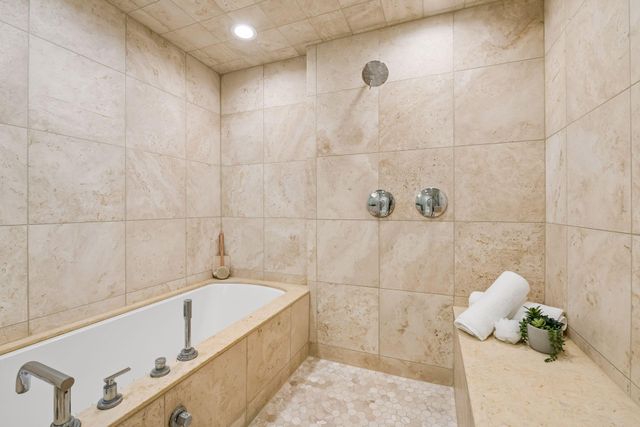 2100 W Lake Of The Isles Parkway, Minneapolis, MN 55405