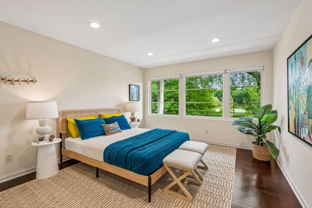 2100 W Lake Of The Isles Parkway, Minneapolis, MN 55405