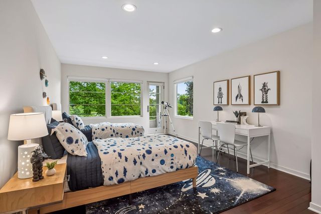 2100 W Lake Of The Isles Parkway, Minneapolis, MN 55405