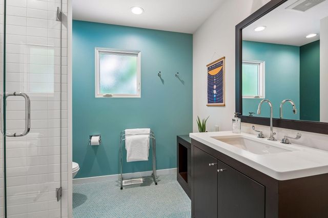 2100 W Lake Of The Isles Parkway, Minneapolis, MN 55405