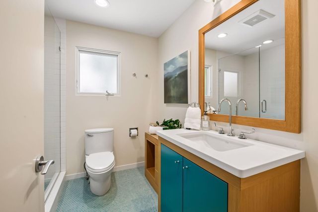 2100 W Lake Of The Isles Parkway, Minneapolis, MN 55405