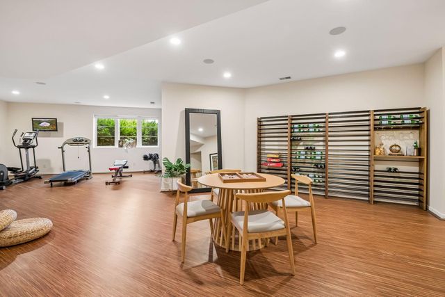2100 W Lake Of The Isles Parkway, Minneapolis, MN 55405