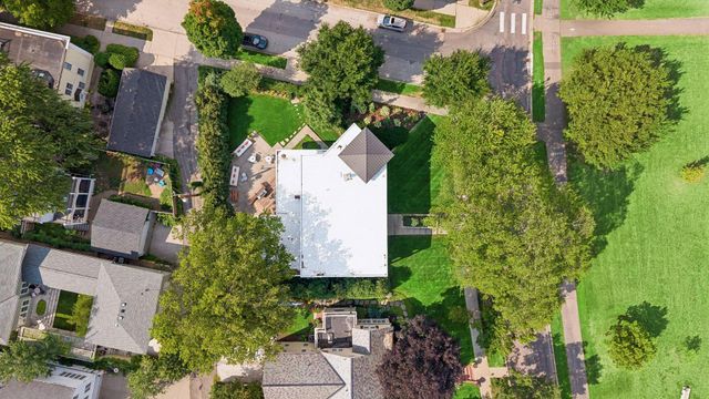 2100 W Lake Of The Isles Parkway, Minneapolis, MN 55405