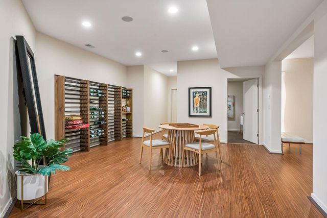 2100 W Lake Of The Isles Parkway, Minneapolis, MN 55405