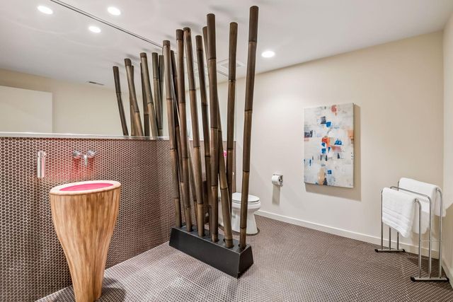 2100 W Lake Of The Isles Parkway, Minneapolis, MN 55405