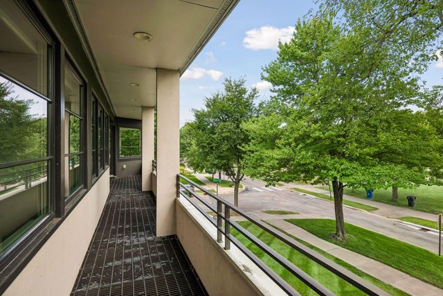 2100 W Lake Of The Isles Parkway, Minneapolis, MN 55405