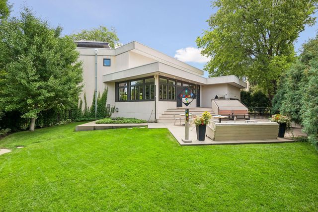2100 W Lake Of The Isles Parkway, Minneapolis, MN 55405