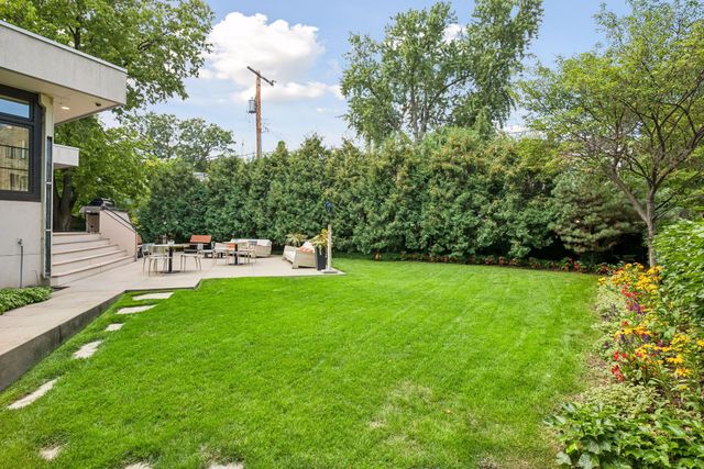 2100 W Lake Of The Isles Parkway, Minneapolis, MN 55405