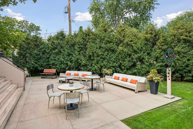 2100 W Lake Of The Isles Parkway, Minneapolis, MN 55405