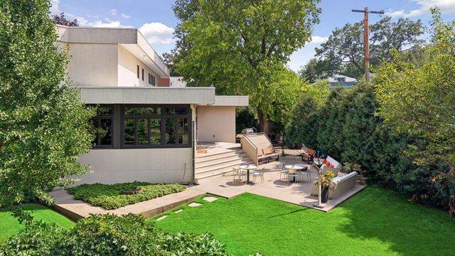 2100 W Lake Of The Isles Parkway, Minneapolis, MN 55405