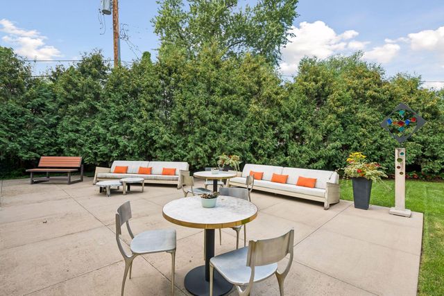 2100 W Lake Of The Isles Parkway, Minneapolis, MN 55405