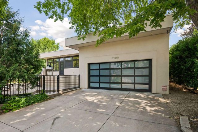 2100 W Lake Of The Isles Parkway, Minneapolis, MN 55405