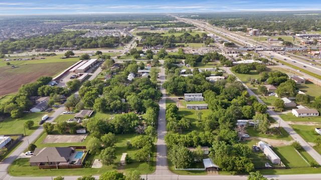 226 Carson Street, Red Oak, TX 75154