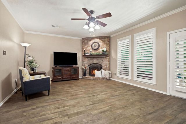 402 Fairbanks Drive, Magnolia, TX 77354