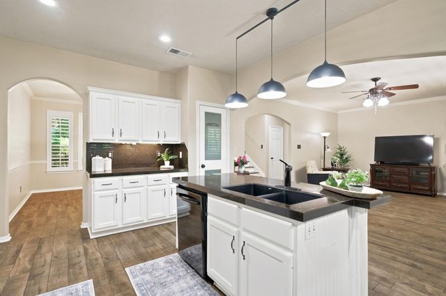 402 Fairbanks Drive, Magnolia, TX 77354