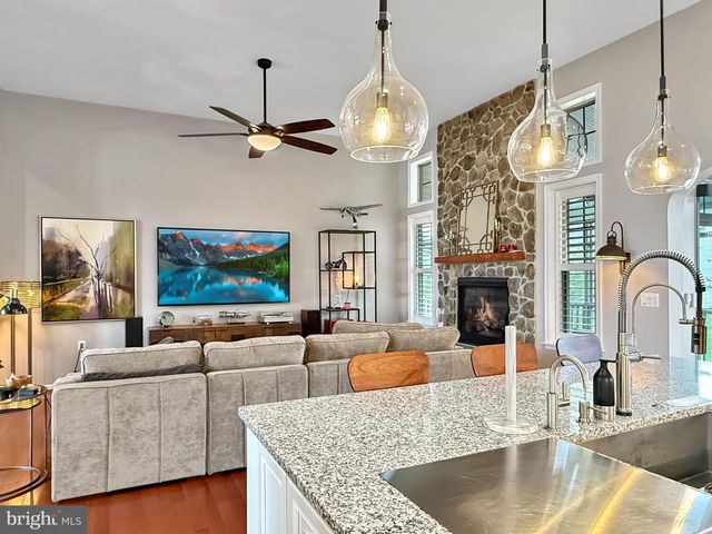 63 POTOMAC CROSSING ST, Charles Town, WV 25414