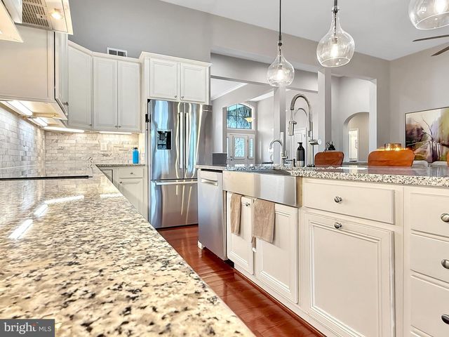 63 POTOMAC CROSSING ST, Charles Town, WV 25414