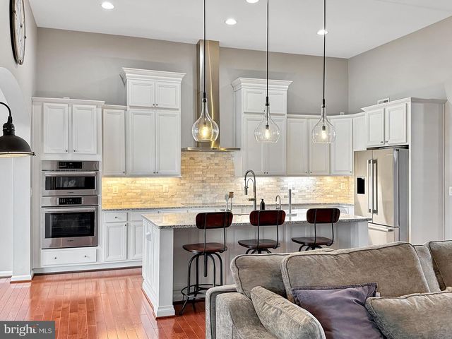 63 POTOMAC CROSSING ST, Charles Town, WV 25414
