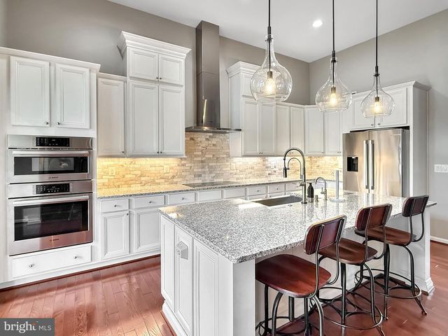 63 POTOMAC CROSSING ST, Charles Town, WV 25414