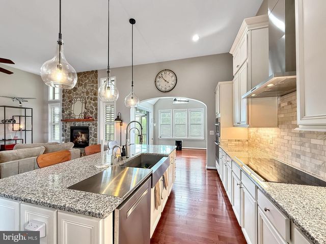 63 POTOMAC CROSSING ST, Charles Town, WV 25414
