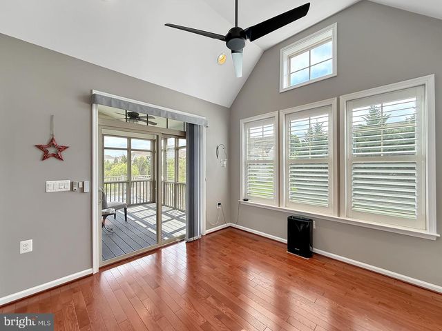 63 POTOMAC CROSSING ST, Charles Town, WV 25414