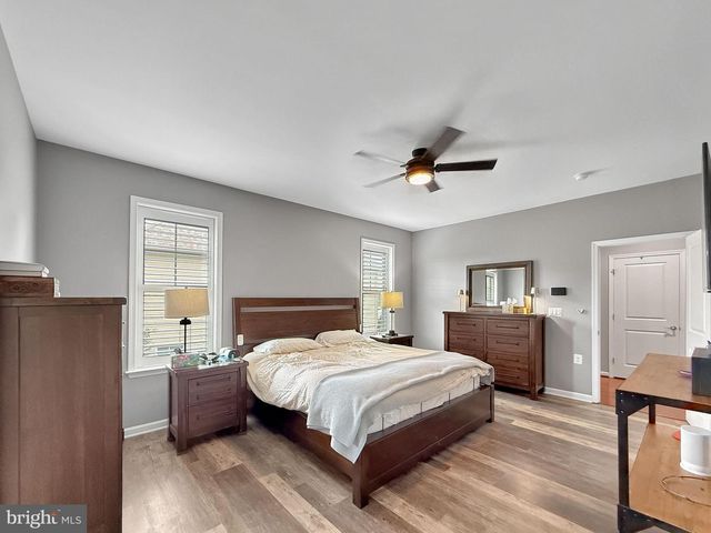 63 POTOMAC CROSSING ST, Charles Town, WV 25414