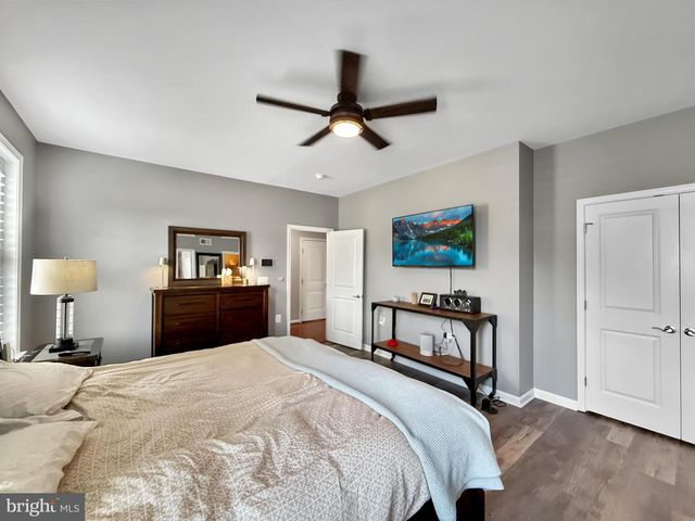63 POTOMAC CROSSING ST, Charles Town, WV 25414