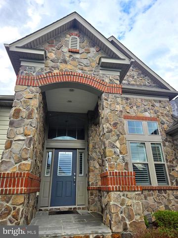 63 POTOMAC CROSSING ST, Charles Town, WV 25414