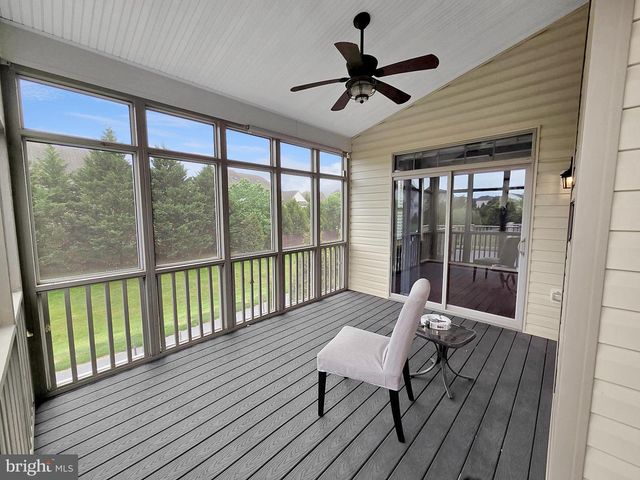63 POTOMAC CROSSING ST, Charles Town, WV 25414