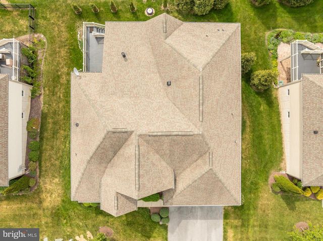 63 POTOMAC CROSSING ST, Charles Town, WV 25414