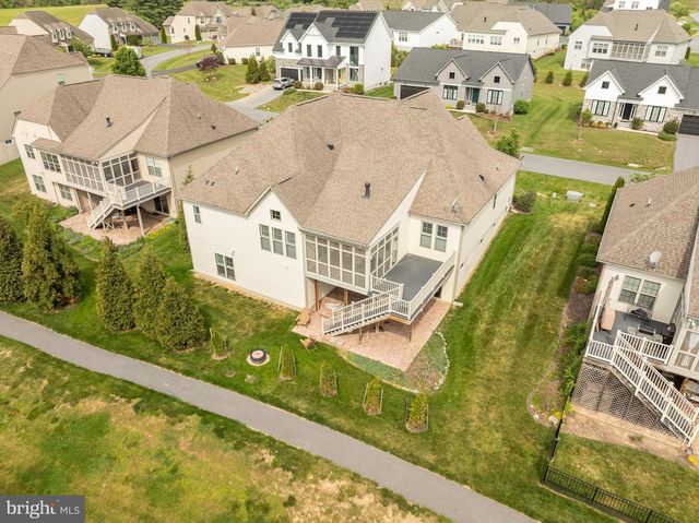 63 POTOMAC CROSSING ST, Charles Town, WV 25414