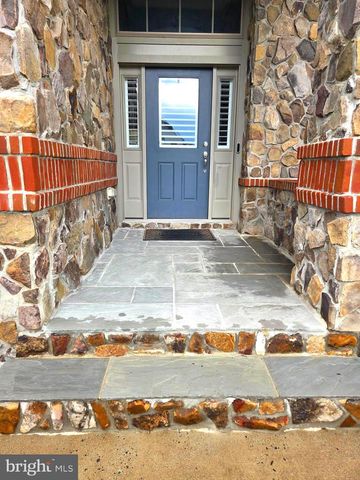 63 POTOMAC CROSSING ST, Charles Town, WV 25414