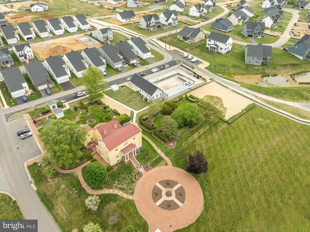 63 POTOMAC CROSSING ST, Charles Town, WV 25414