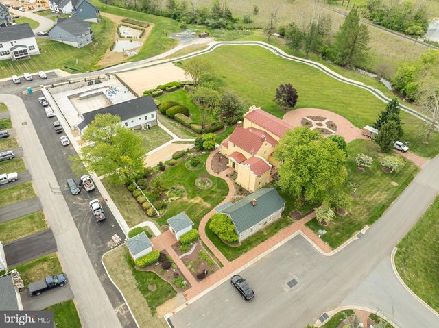 63 POTOMAC CROSSING ST, Charles Town, WV 25414