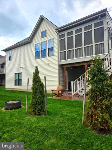 63 POTOMAC CROSSING ST, Charles Town, WV 25414